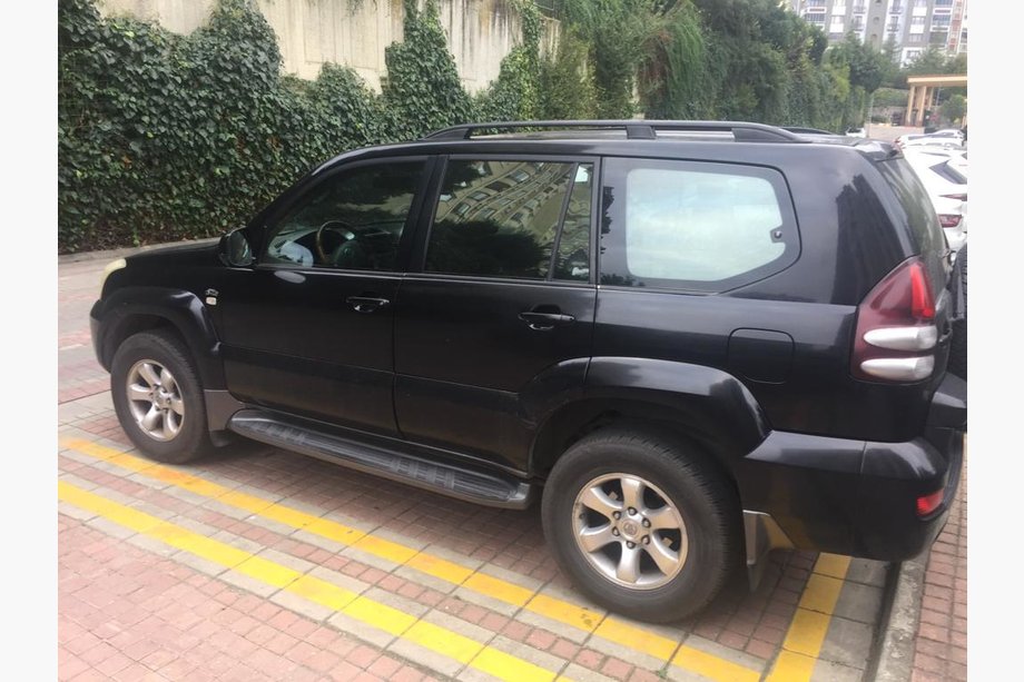 Toyota Land Cruiser Prado 120 2002–2009 Strešné lyžiny Skyport Black (2 ks) Fotografia 1