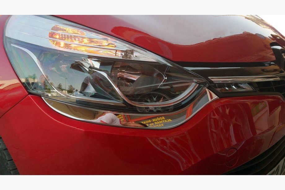Renault Clio IV 2012–2019 Nerezové kryty predných svetiel (2 ks) Image