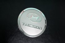 Hyundai Tucson JM 2004– Nerezový kryt dvierok palivovej nádrže fotografia 4