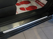 Kia Carens 1999–2012 Natanika Premium kryty prahov (4 ks, nerez) fotografia 1