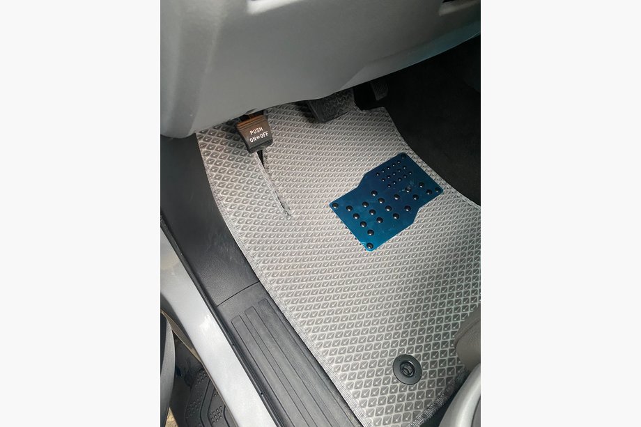 Toyota Sequoia 2007–2022 Polyuretánové autokoberce, 3 rady (EVA, sivé) Image