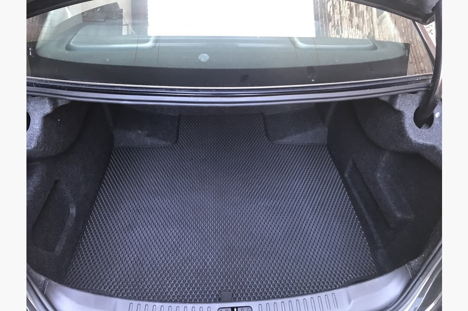 Chevrolet Malibu 2011–2018 Vanička do kufra (EVA, čierna) Image