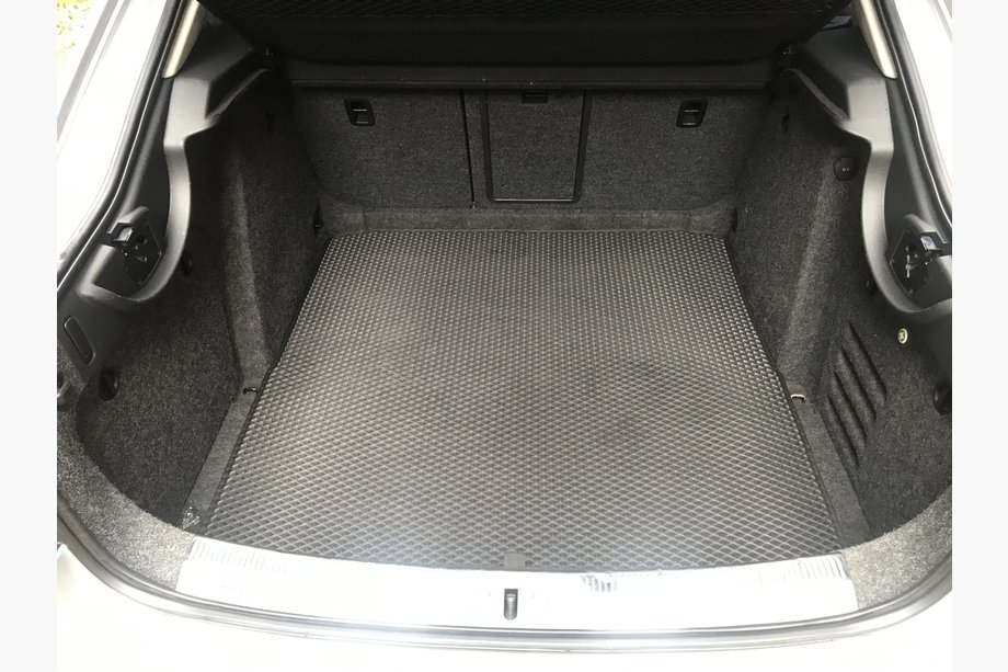 Skoda Superb 2009–2015 Koberec do kufra Liftback (EVA, čierny) Image