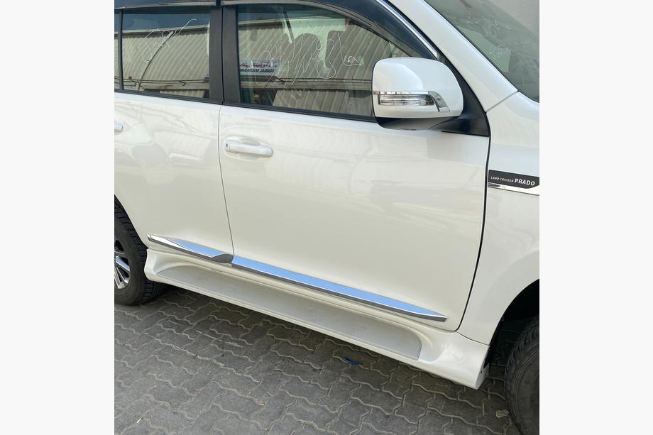 Toyota Land Cruiser Prado 150 2009–2023 Dverné lišty (dizajn 2018+) Image