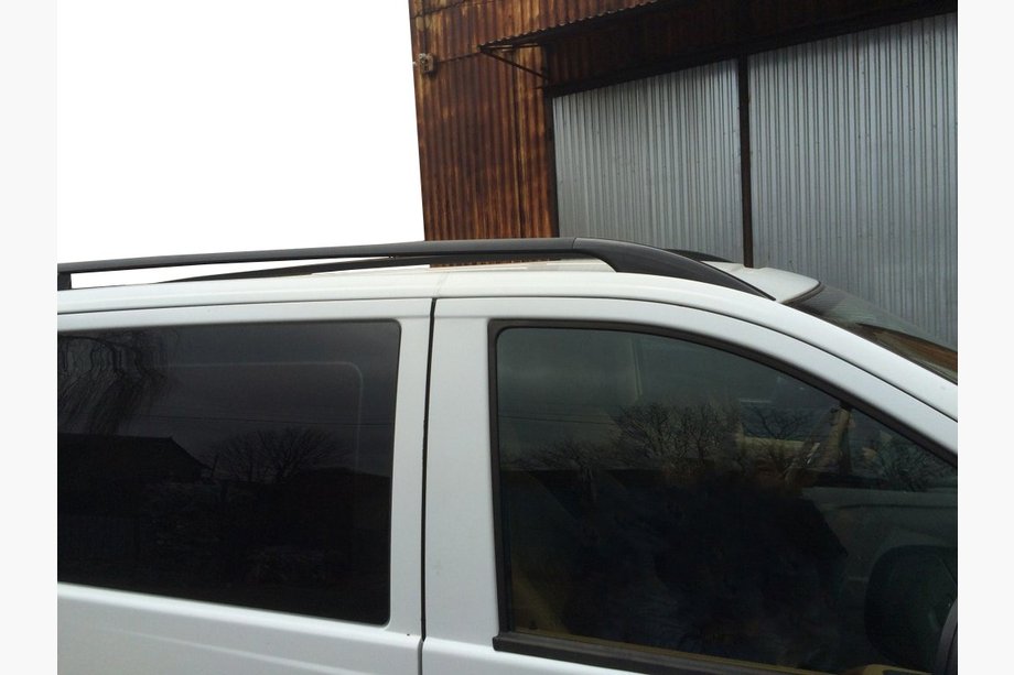 Mercedes Viano 2004–2014 Čierne strešné lyžiny CAN Originálny dizajn (kovové nohy) Stredný rázvor (Long) Image