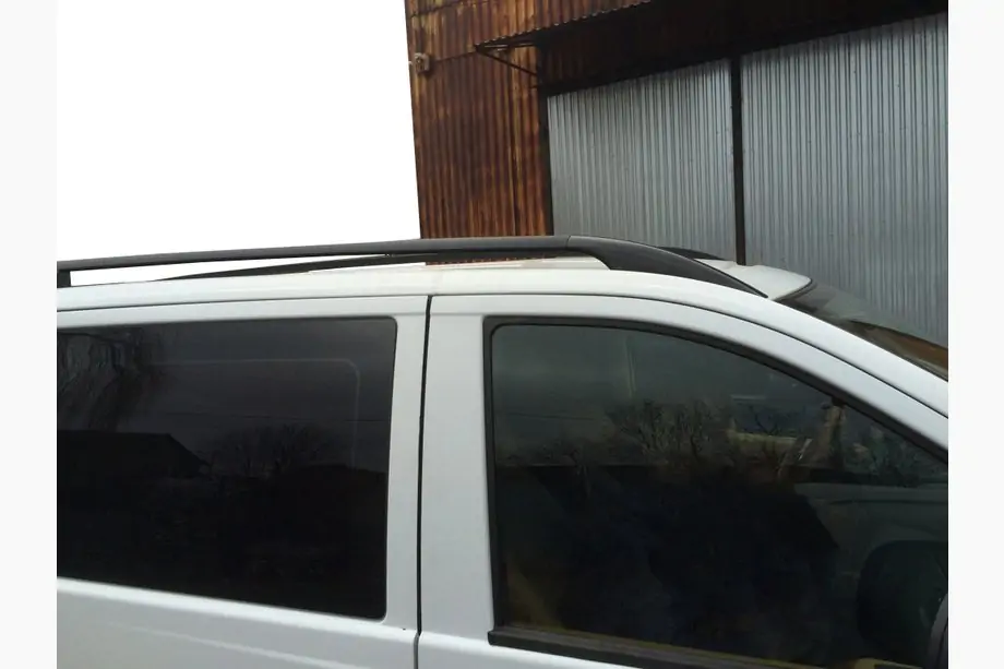 Mercedes Viano 2004–2014 Čierne strešné lyžiny CAN Originálny dizajn (kovové nohy) Image