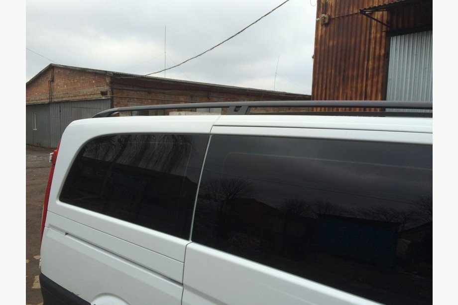 Mercedes Vito W639 2004–2014 Čierne strešné lyžiny CAN Originálny dizajn (kovové nohy) Stredný rázvor (LONG) Fotografia 3