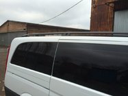 Mercedes Viano 2004–2014 Čierne strešné lyžiny CAN Originálny dizajn (kovové nohy) Stredný rázvor (Long) fotografia 3