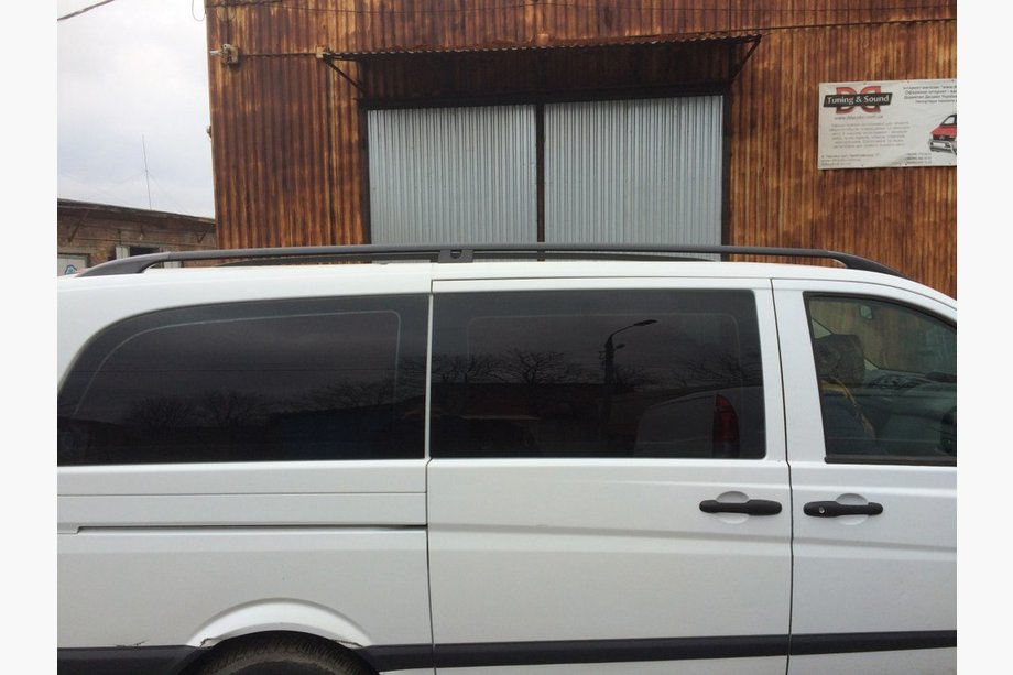 Mercedes Vito W639 2004–2014 Čierne strešné lyžiny CAN Originálny dizajn (kovové nohy) Stredný rázvor (LONG) Fotografia 4