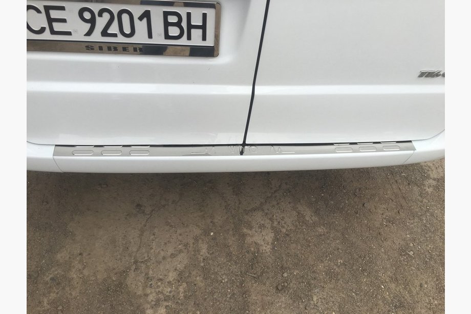 Mercedes Vito W639 2004–2014 Ochranná lišta na zadný nárazník bez ohybu (Carmos, nerez) Fotografia 3