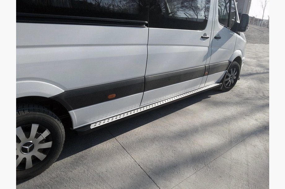 Mercedes Sprinter W907/W910 2018– Bočné nášľapy DOT-Line (2 ks, hliník) Image