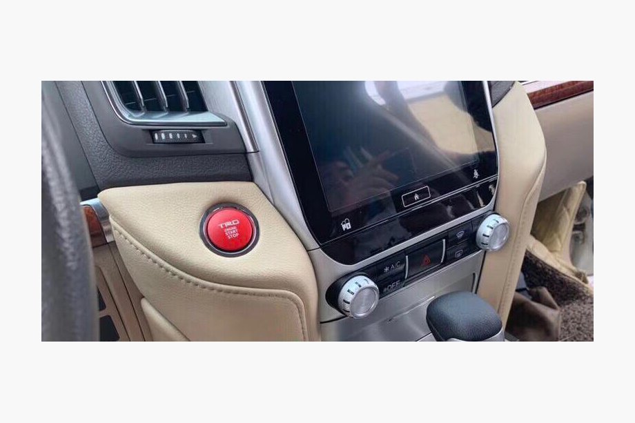 Toyota Land Cruiser 200 2007–2021 Tlačidlo TRD (dizajn 2018) Image