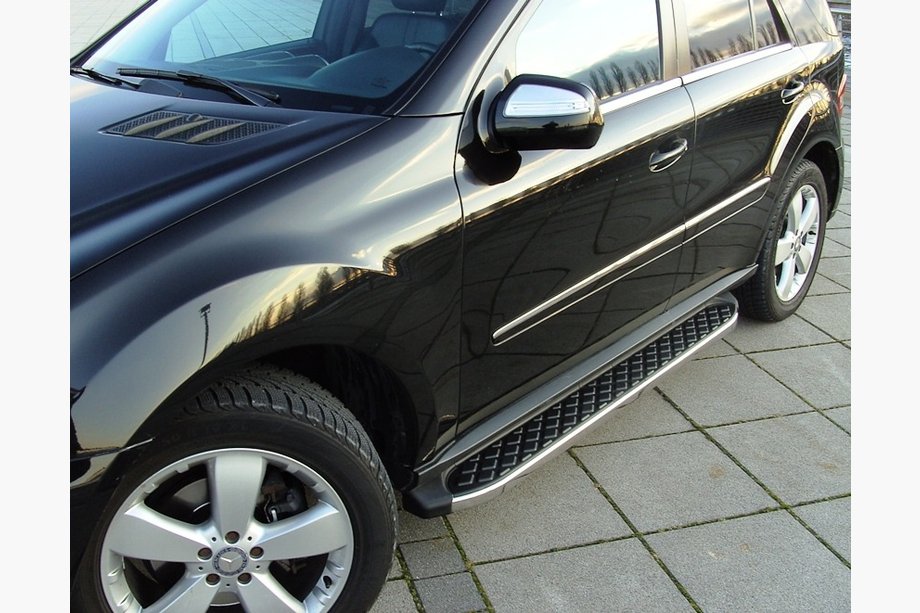 Mercedes GL class X164 2006–2012 Bočné nášľapy BlackLine (2 ks, hliník) Image