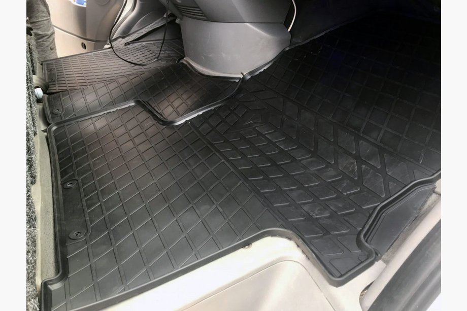 Volkswagen Crafter 2006–2016 Gumové rohože do interiéru (3 ks, Stingray) 1+1 Image