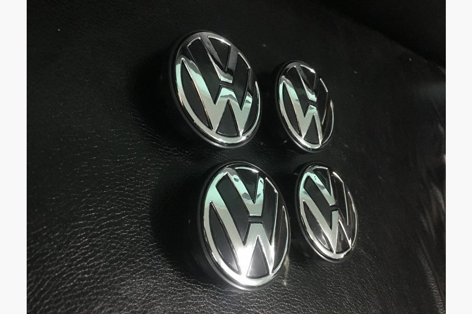 Volkswagen Passat CC 2008–2017 Stredové krytky na alu disky (4 ks) Turecko, 65 mm (vnútorný) Fotografia 2
