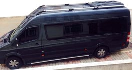 Mercedes Sprinter W906 2006–2018 Strešné lyžiny Shark (čierne pätky) fotografia 1