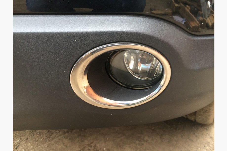 Nissan Qashqai 2007–2010 Nerezové kryty okolo hmloviek (2 ks) Image