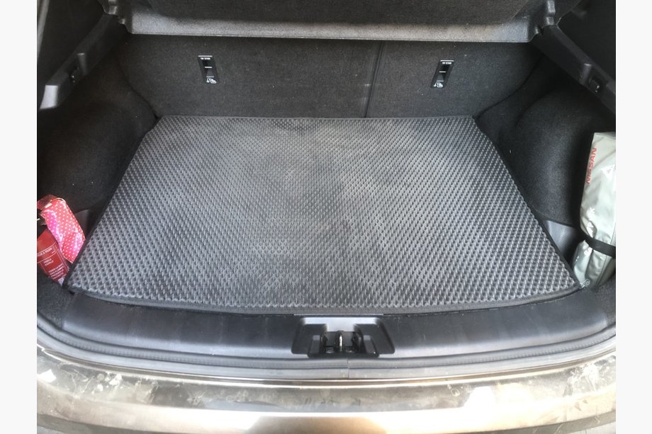 Nissan Qashqai 2014–2021 Vanička do kufra (EVA, čierna) Image