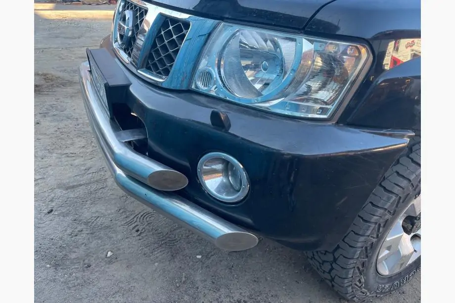 Nissan Patrol Y61 1997–2011 Predný nárazník kompletný použitý (2004-2008) Image