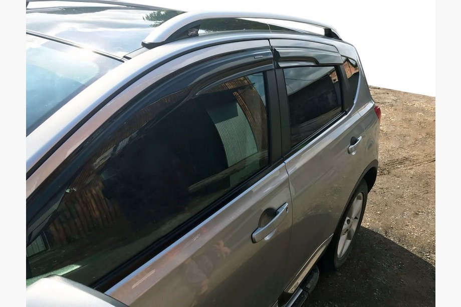 Nissan Qashqai 2010–2014 Okenné deflektory (4 ks, Sport) Image