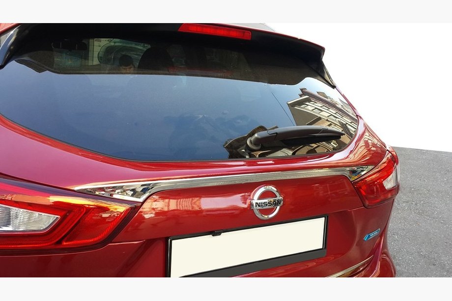 Nissan Qashqai 2014–2021 Nerezová ozdobná lišta nad ŠPZ OmsaLine – talianska nehrdzavejúca oceľ Image