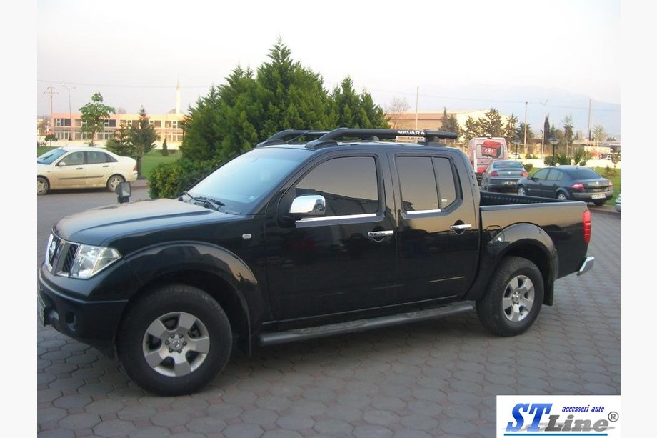 Nissan Navara/NP300 2016– Originálne strešné lyžiny (s priečnikom) Sivé Fotografia 2
