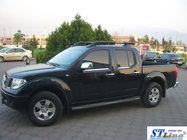 Nissan Navara/NP300 2016– Originálne strešné lyžiny (s priečnikom) Čierne fotografia 2