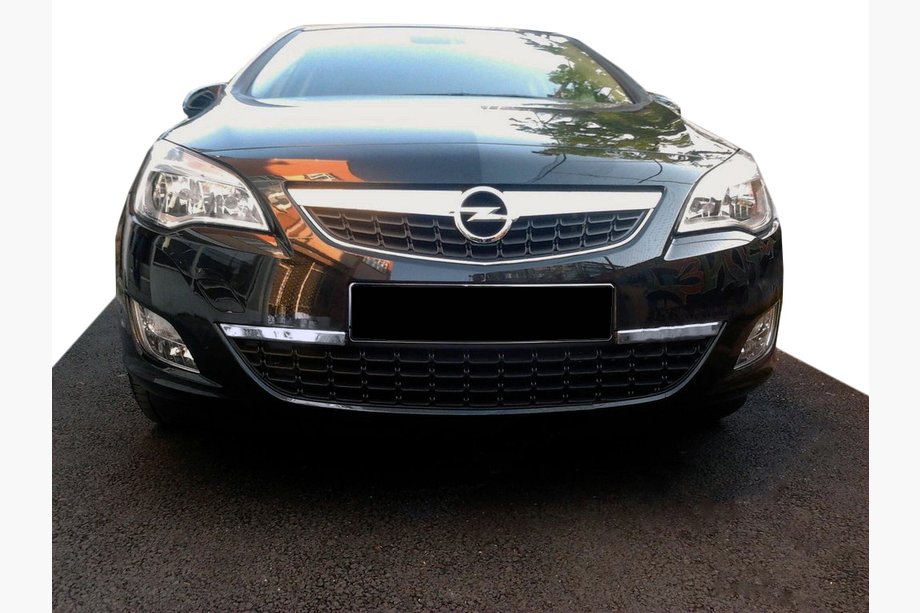 Opel Astra J 2009–2015 Nerezová ochranná lišta na koniec predného nárazníka Image