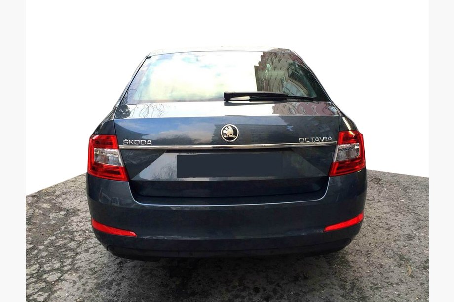 Skoda Octavia III A7 2013–2019 Chrómová lišta nad ŠPZ (nerez) Image