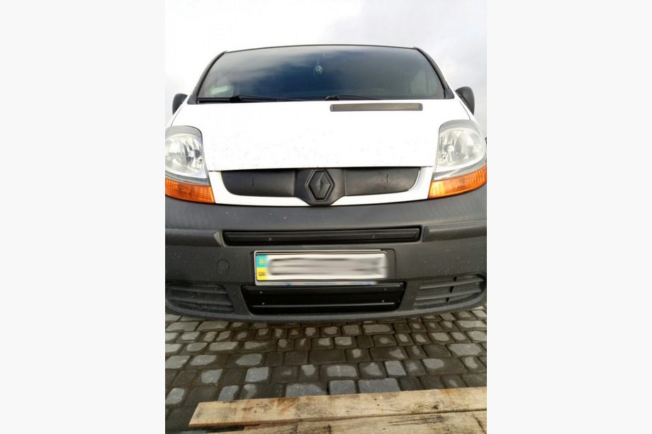 Renault Trafic 2001–2015 Zimná stredná krytka masky (nad ŠPZ) 2007-2015, Matná Fotografia 3