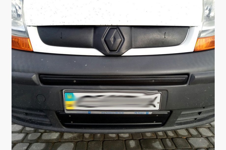 Renault Trafic 2001–2015 Zimná stredná krytka masky (nad ŠPZ) 2007-2015, Matná Fotografia 4