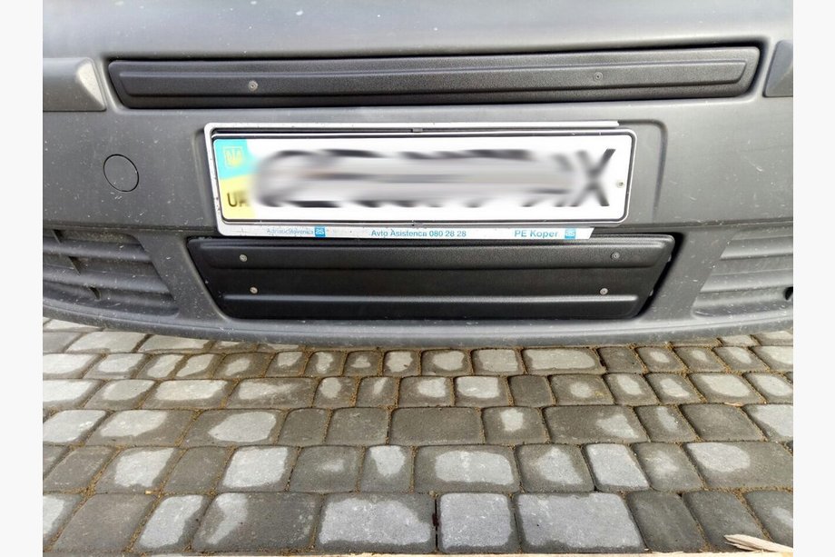 Opel Vivaro 2001–2015 Stredná zimná clona (nad ŠPZ) Lesklá, 2007-2015 Fotografia 2