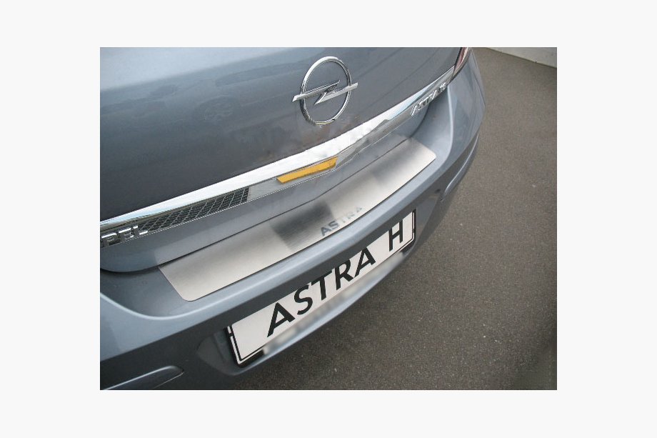 Opel Astra H 2004–2013 Nerezová lišta na zadný nárazník Nataniko Image