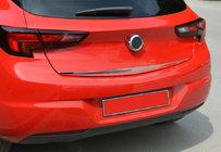 Opel Astra K 2016–2021 Spodná hrana veka kufra (HB, nerez) fotografia 1