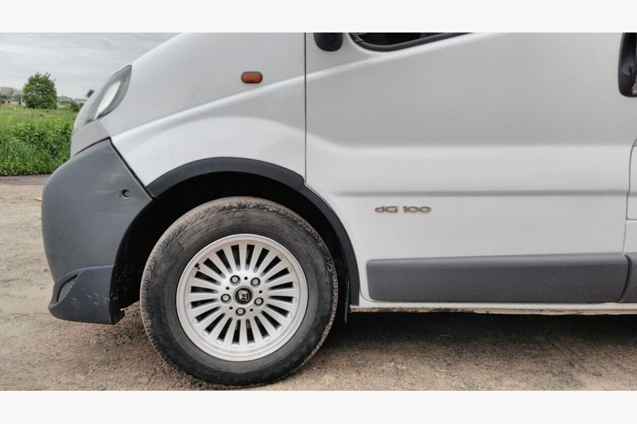 Renault Trafic 2001–2015 Kryty lemov blatníkov (4 ks, čierne) 2007-2015, čierny kov, predné + zadné Fotografia 4