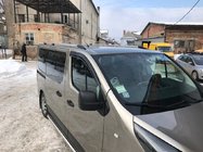 Renault Trafic 2015– Chrómové strešné lyžiny Krátka, plastové pätky fotografia 2