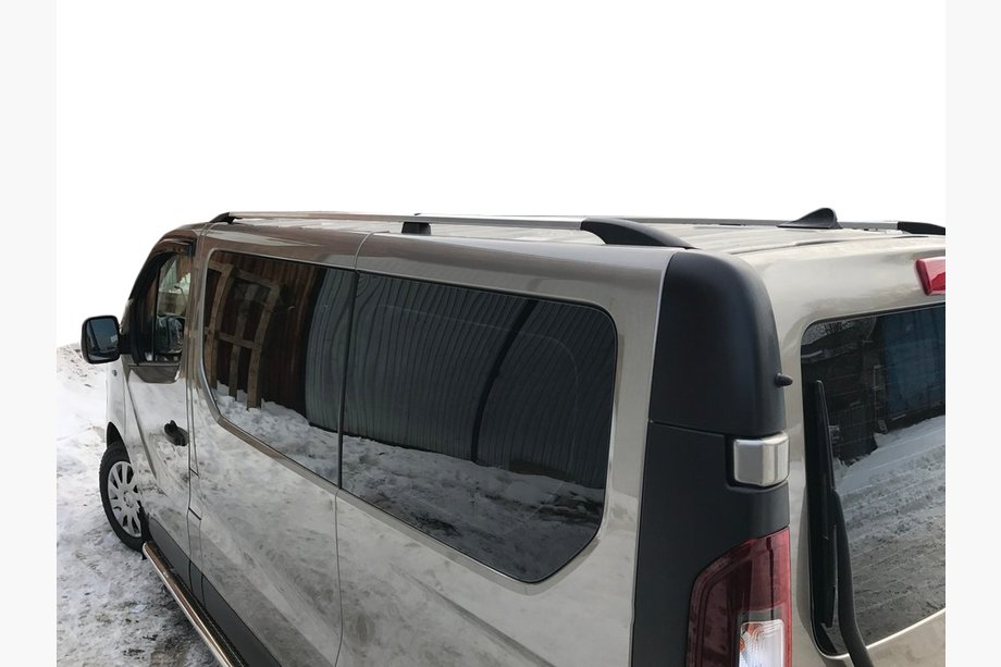 Renault Trafic 2015– Chrómové strešné lyžiny Krátka, plastové pätky Image
