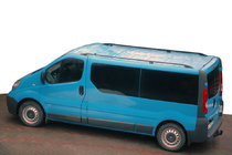Renault Trafic 2001–2015 Čierne strešné lyžiny fotografia 4