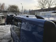 Opel Vivaro 2001–2015 Chrómové strešné lyžiny Krátka, plastové pätky fotografia 3