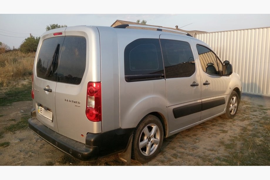Citroen Berlingo 2008–2018 Chrómové strešné lyžiny S plastovými pätkami Fotografia 4