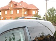 Volkswagen Caddy 2010–2015 Chrómované strešné lyžiny fotografia 2