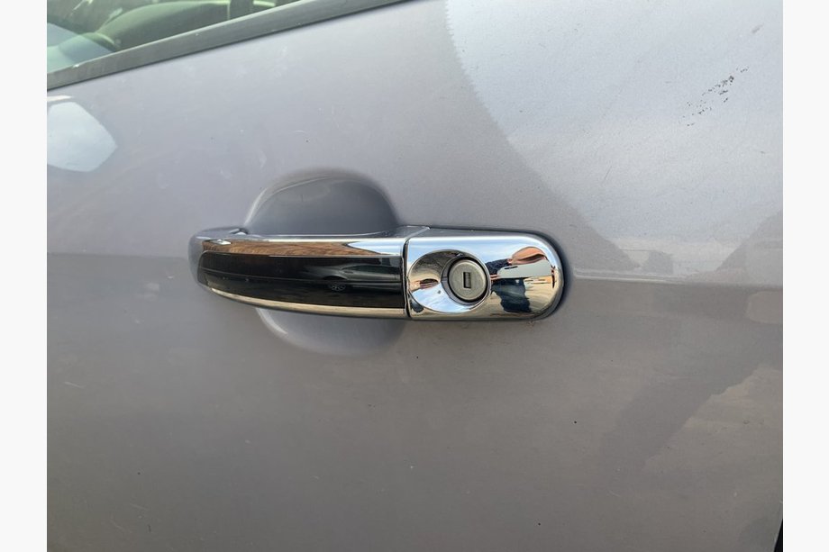 Ford Kuga 2008–2013 Kryty kľučiek s čiernym pásikom (4 ks, ABS) Fotografia 3