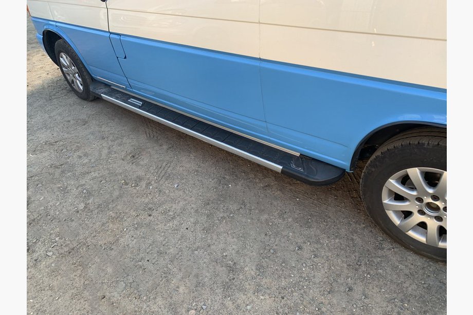 Volkswagen T4 Caravelle/Multivan 1990–2003 Bočné nášľapy RedLine Black (2 ks, hliník) Image