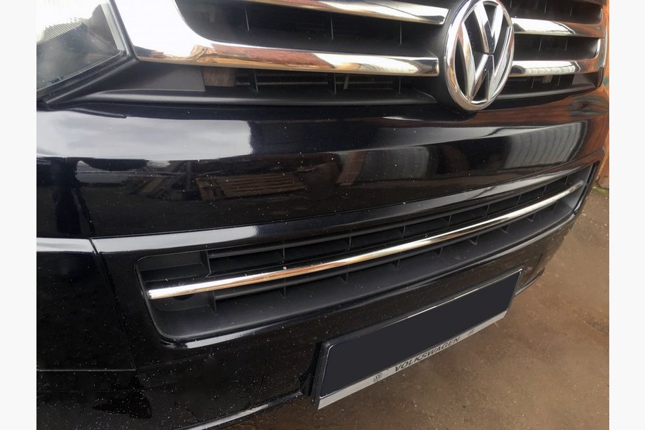 Volkswagen T5 2010–2015 Nerezová lišta na mriežku nárazníka Carmos – turecká nehrdzavejúca oceľ Image