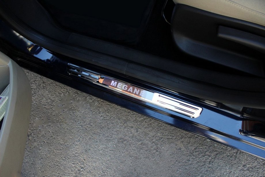 Renault Megane III 2009–2016 Bezdrôtové prahové lišty s podsvietením (2 ks, nerez) Image