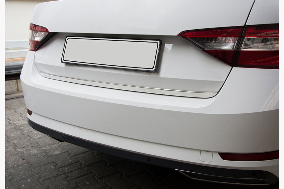 Skoda Superb 2015–2024 Nerezová lišta hrany kufra (sedan) Image
