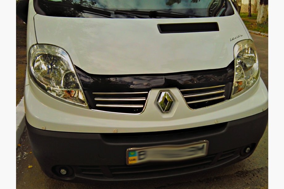 Renault Trafic 2001–2015 Nerezové lišty na masku chladiča 2007-2015 (6 ks) OmsaLine – talianska nehrdzavejúca oceľ Fotografia 2