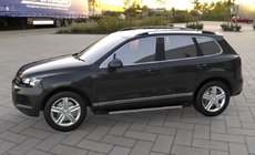 Volkswagen Touareg 2010–2018 Bočné nášľapy RedLine V1 (2 ks, hliník) fotografia 2