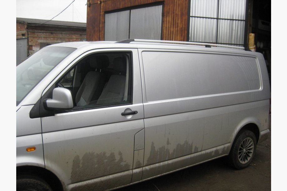 Volkswagen T5 Transporter 2003–2010 Chrómové strešné lyžiny Dlhá verzia, kovové nožičky Fotografia 2