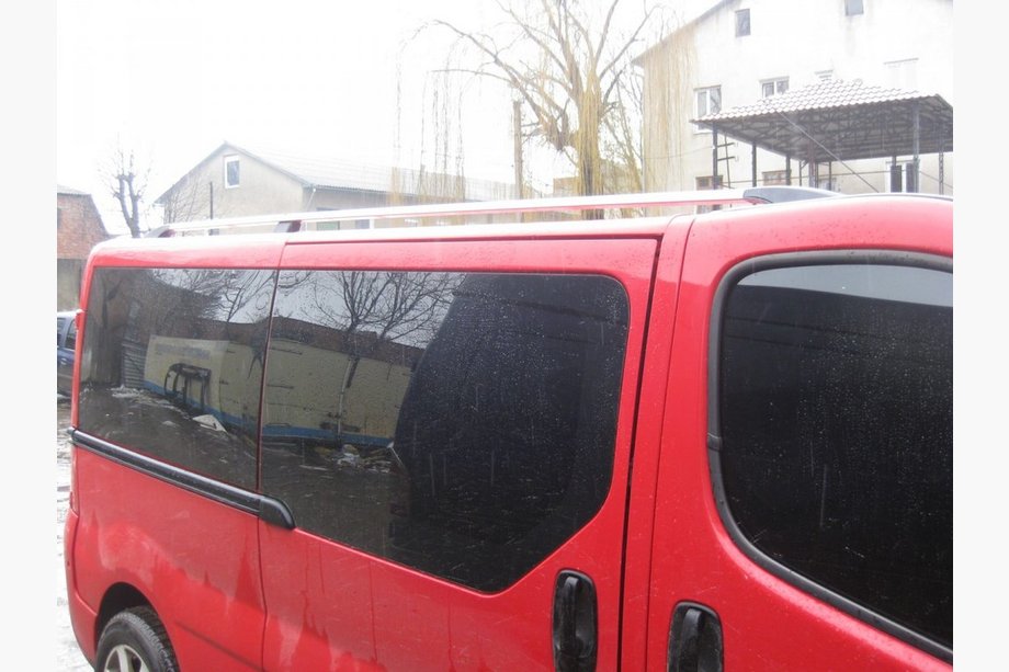 Nissan Primastar 2002–2014 Chrómové strešné lyžiny Krátky rázvor, kovové pätky Fotografia 7